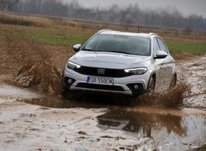 Fiat Tipo Cross to kompakt na bezdroża?