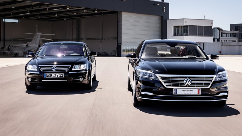 Volkswagen Phaeton (pierwsza generacja; 2002-2016; po lewej) i Volkswagen Phaeton (druga generacja; niewdrożona do produkcji)