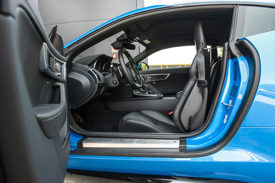 Jaguar F-Type i Porsche 718 Cayman