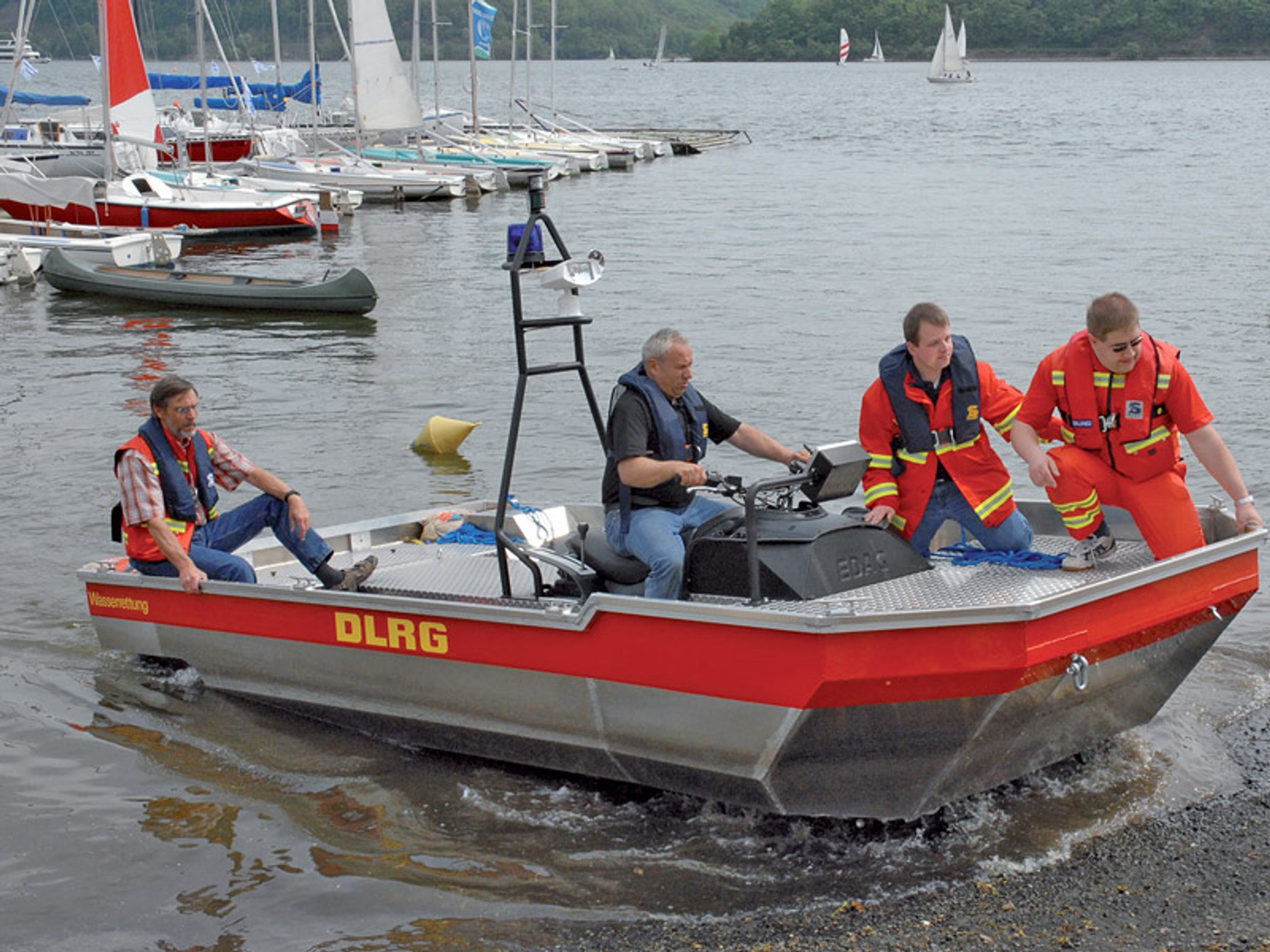 EDAG opracował łódkę mogącą jeździć także po lądzie