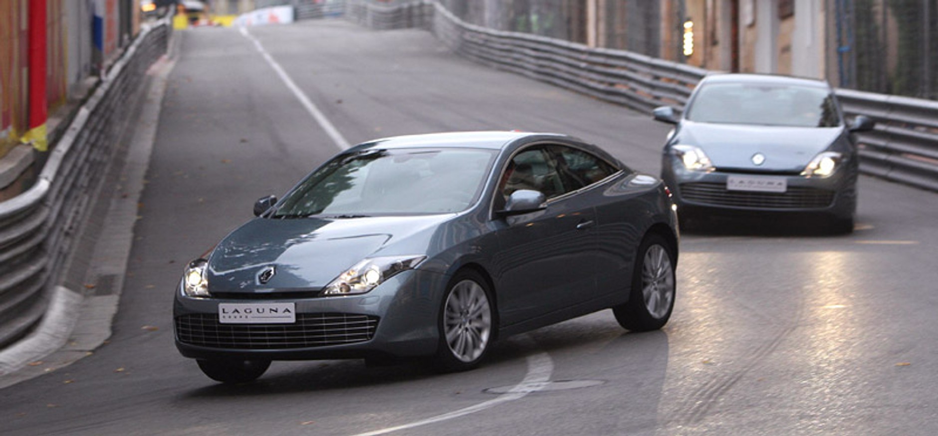 Paryż 2008: Renault Laguna Coupe w centrum zainteresowania