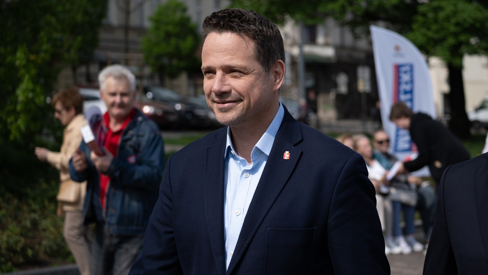 Czy Rafał Trzaskowski wkrótce będzie musiał chodzić po Strefie Czystego Transportu na piechotę? Prywatnie ma kilkunastoletniego diesla.