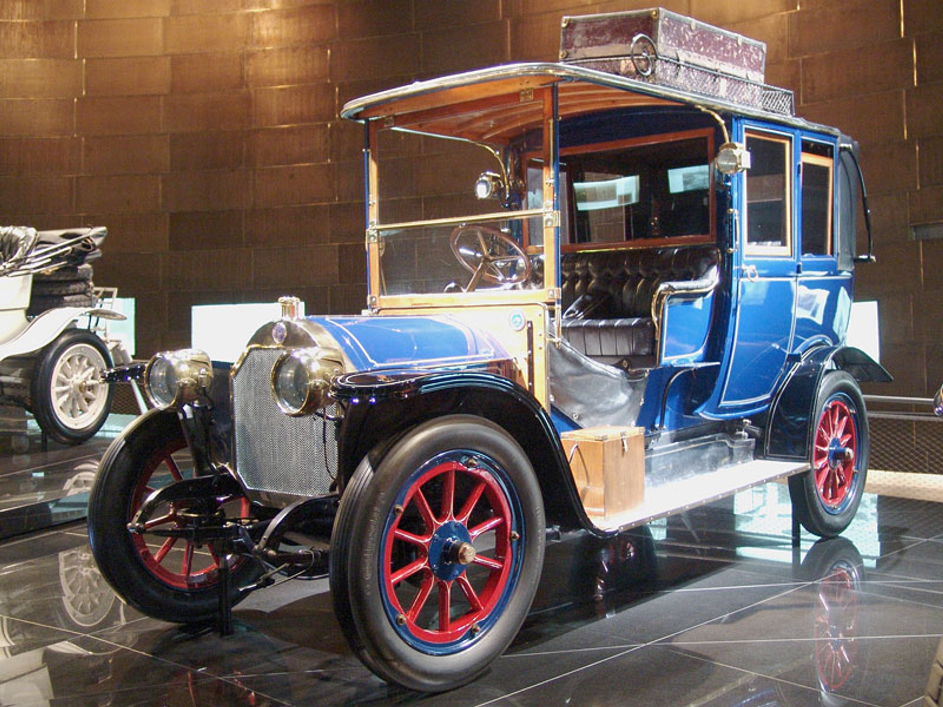 Mercedes-Benz Muzeum: 120 lat historii na 9 piętrach - 1. część (galeria)