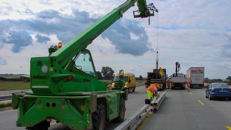 Autostrada A1 - montaż barier separacyjnych