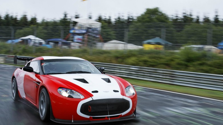 Aston V12 Zagato na Nürburgringu