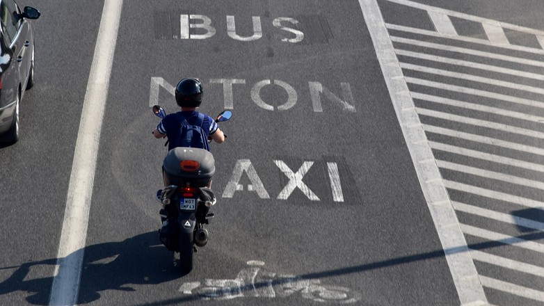 Motocykle na buspasach w Warszawie