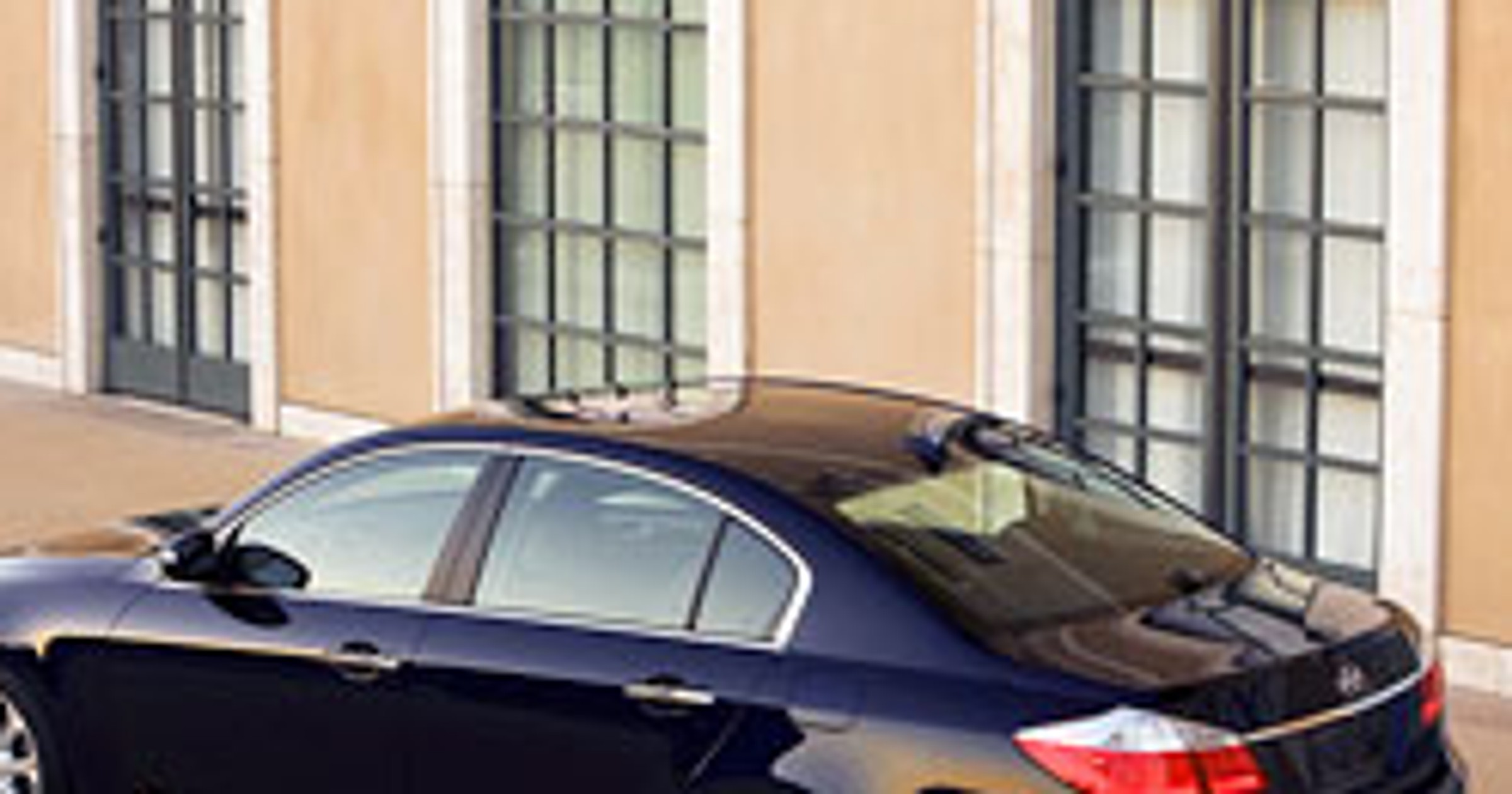 Detroit 2008: Hyundai Genesis - koreański flagowiec dopływa (oficjalne informacje)