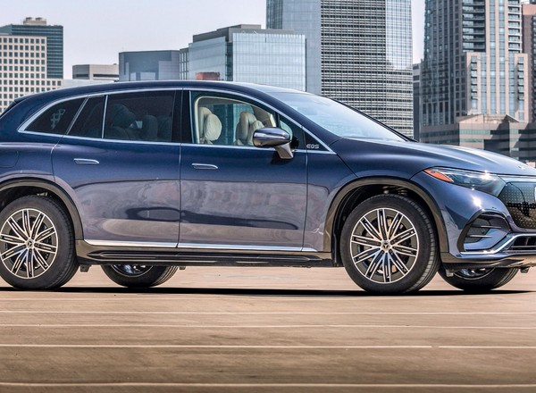 Mercedes EQS SUV jest kolosalny pod każdym względem