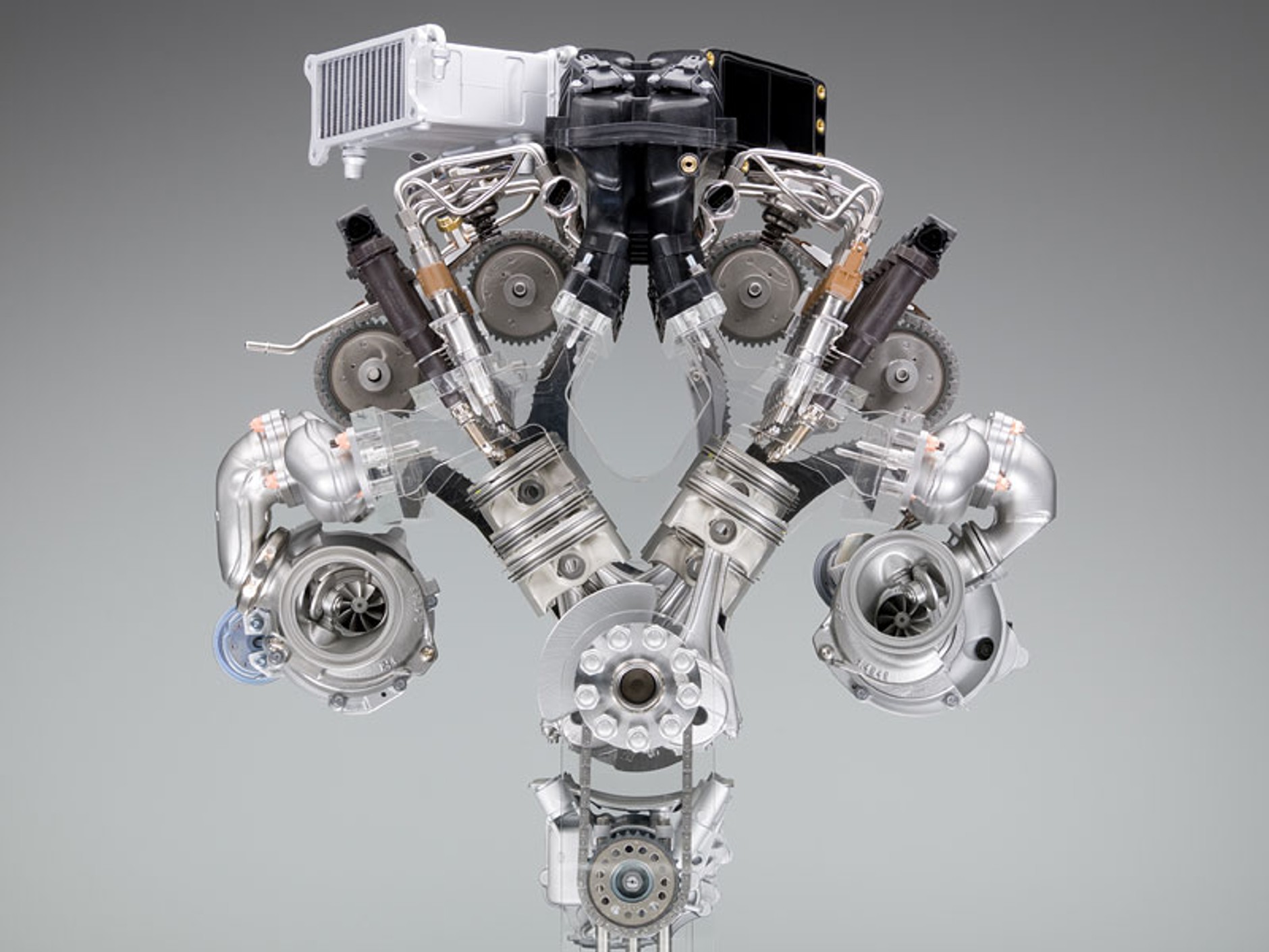 BMW 760i – nowy silnik 6,0 V12 i 8-biegowy automat