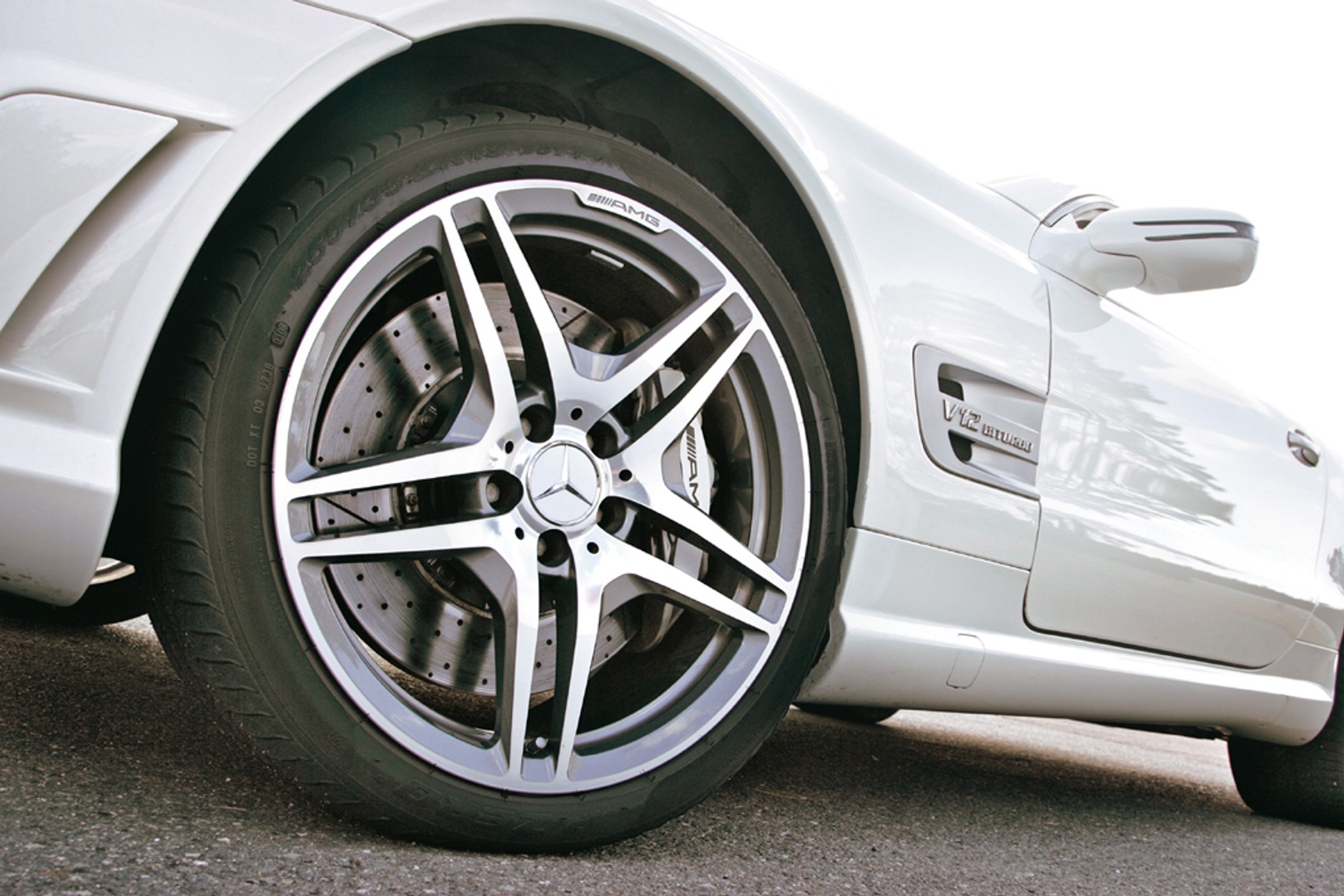 Corvette ZR1 kontra Mercedes SL 65 AMG: Tu topi się asfalt i płonie powietrze