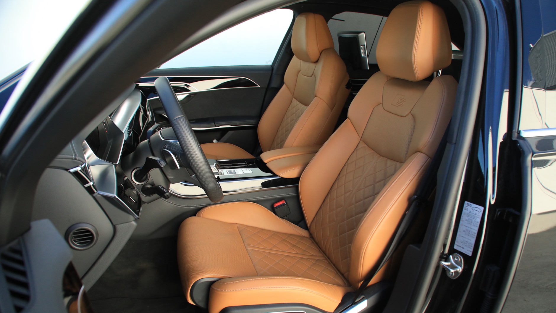 Audi A8 L 60 TFSI (2022 r.; D5)