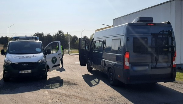 Zwykła kontrola kampera zamieniła się w scenę z dreszczowca