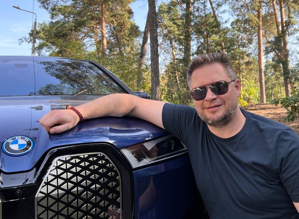 Duży akumulator daje duży spokój? Sprawdziłem, czy BMW iX potrafi ukoić trwogę o zasięg