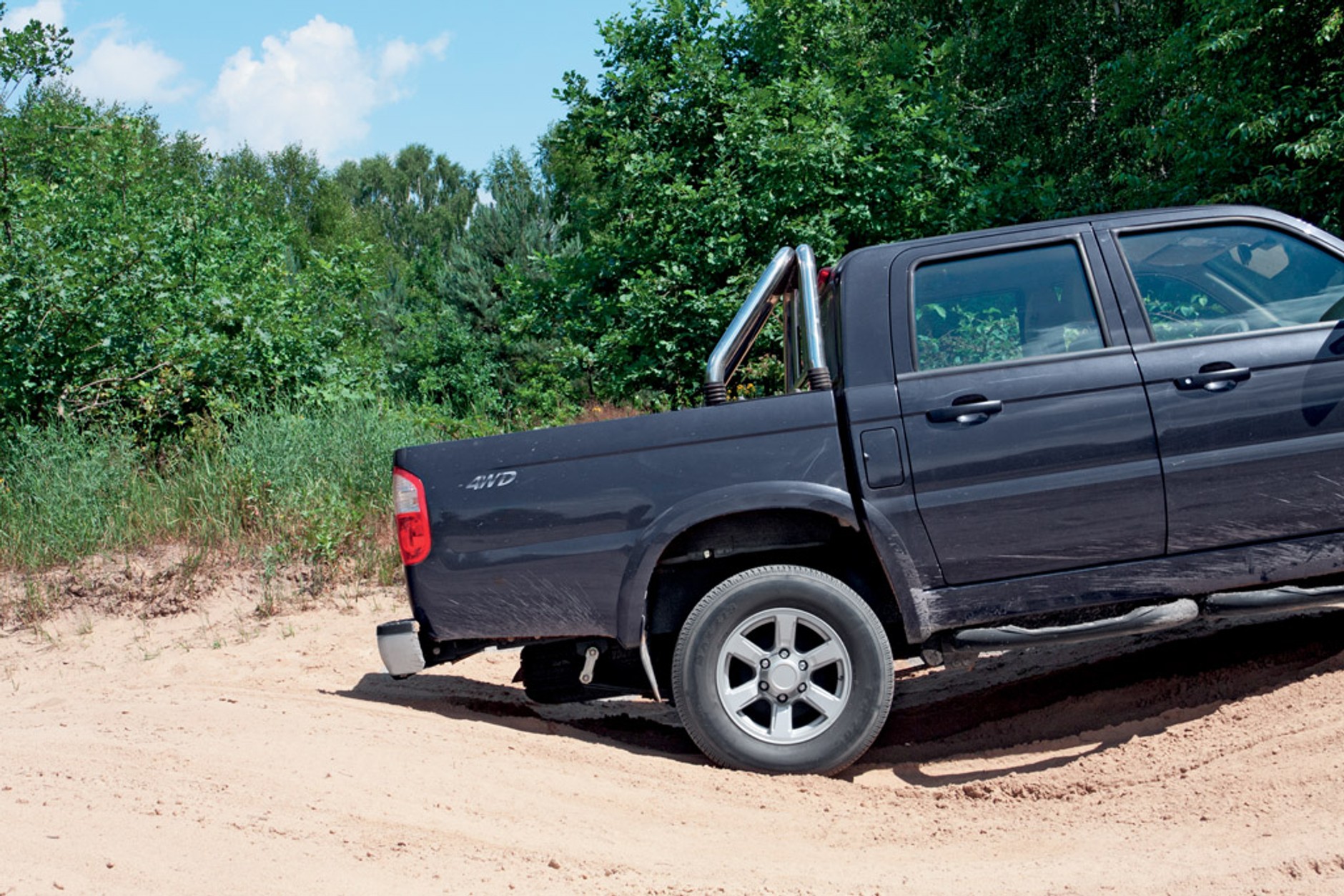 Chętni do ciężkiej pracy? Porównujemy najtańsze pikapy na naszym rynku