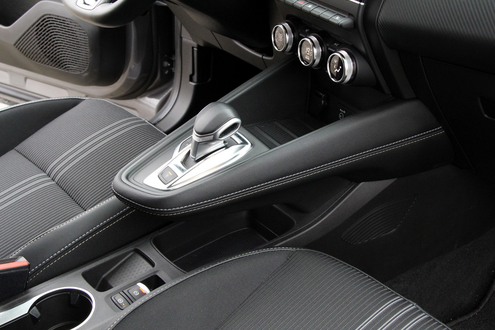 Renault Captur E-Tech full hybrid E-Tech engineered