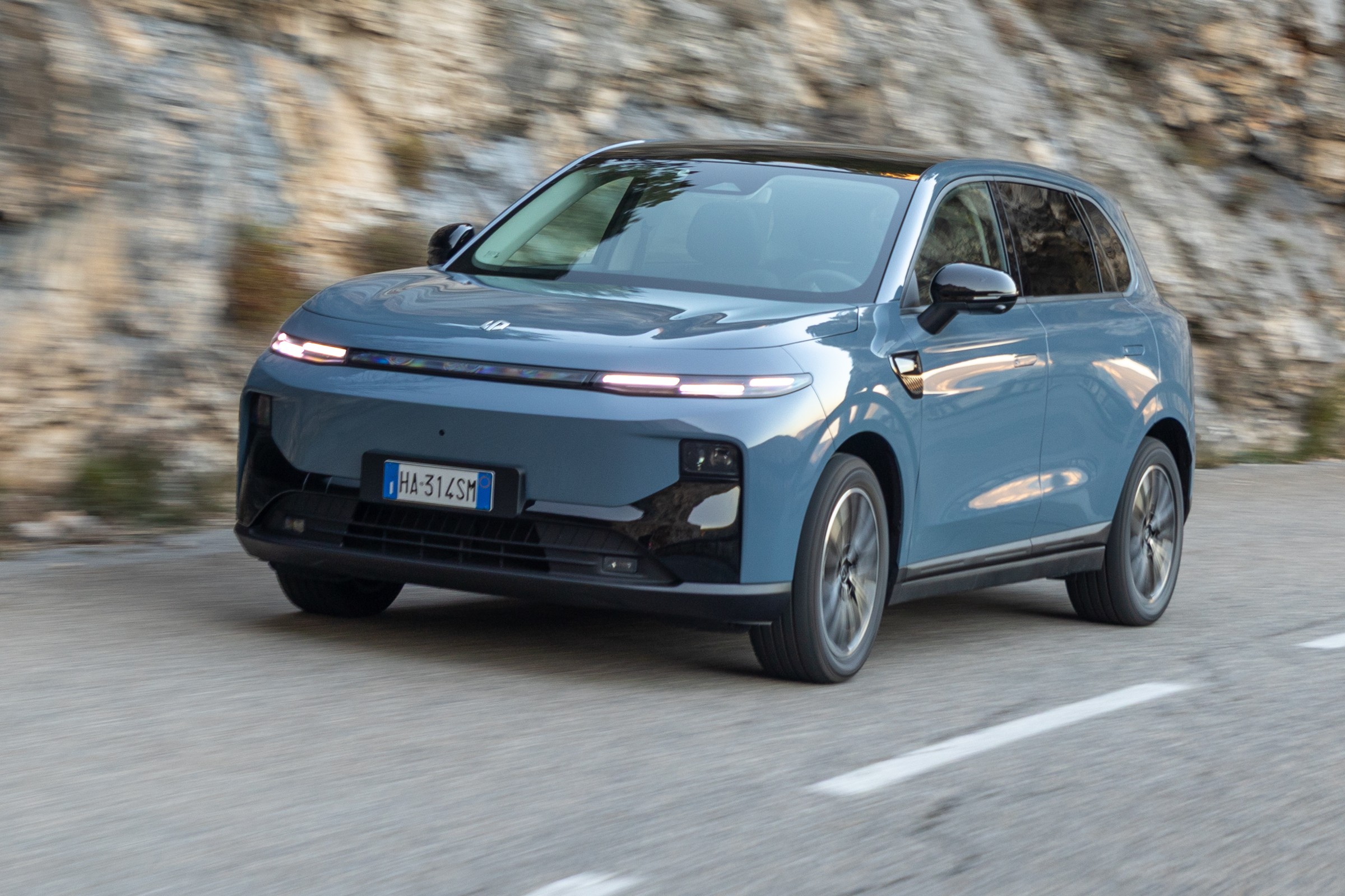 Leapmotor B10 Hybrid EV z 900 km zasięgu już w Polsce. Kosztuje tyle, co miejski crossover