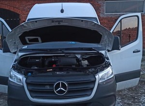 Próbował zalegalizować kradzionego Mercedesa