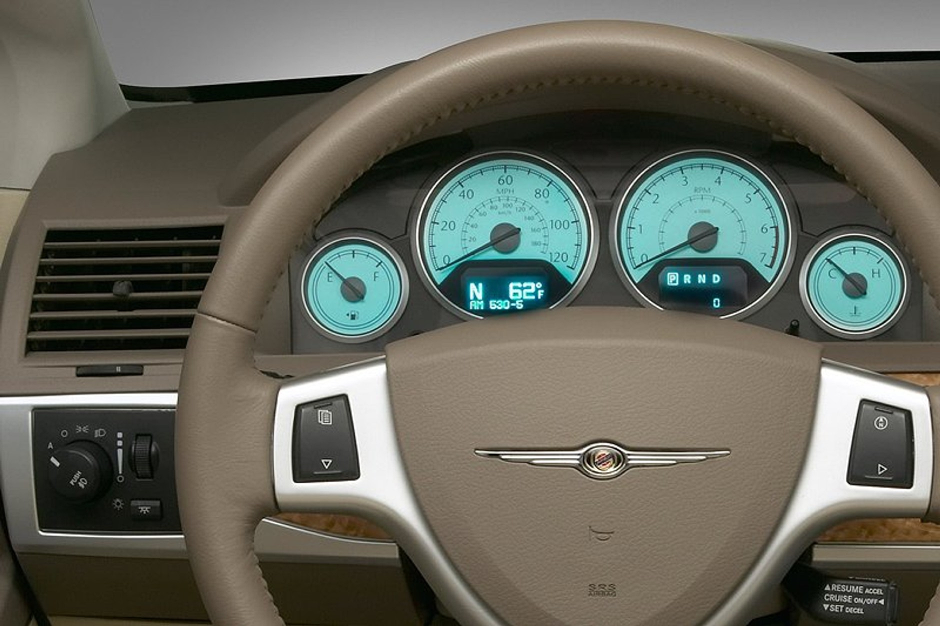 Chrysler Voyager: pierwsze zdjęcia nowej wersji