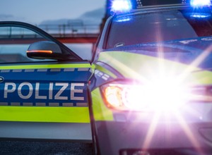 Tragiczny wypadek na niemieckiej autostradzie A44: Porsche spłonęło, dwie osoby nie żyją