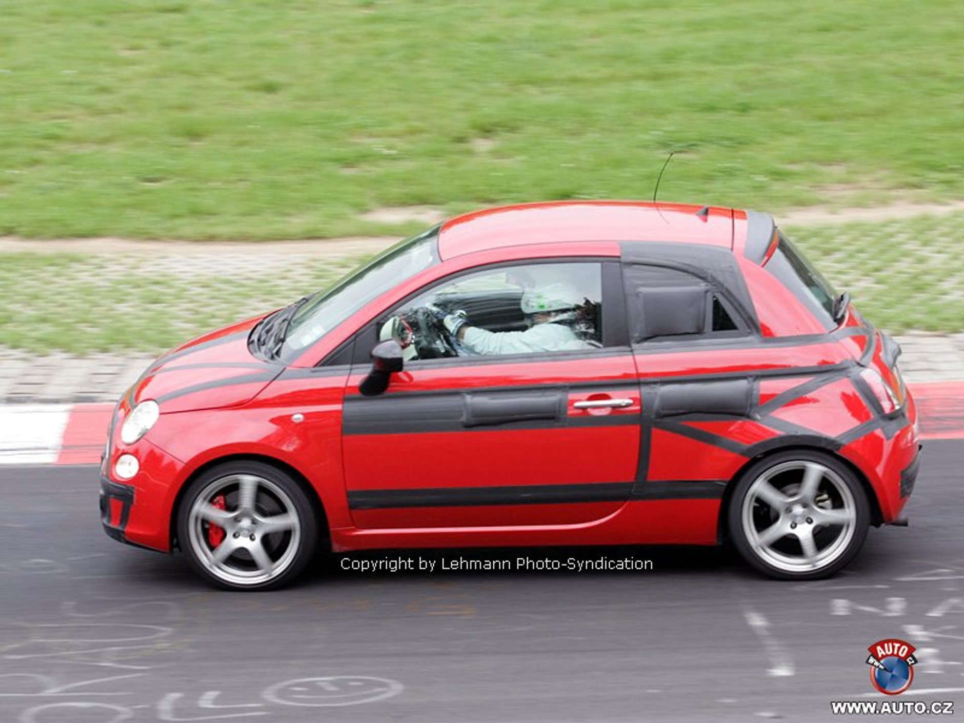 Zdjęcia szpiegowskie: Fiat 500 Abarth na Nürburgringu