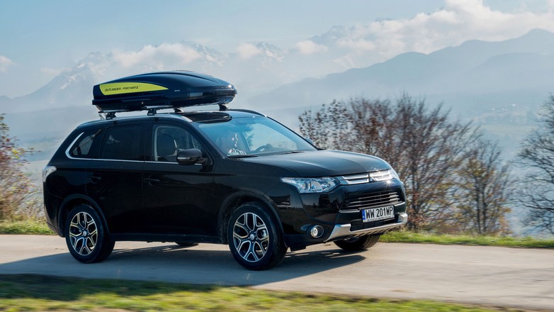 Mitsubishi Outlander 2.2 DI-D Fischer: boks dachowy to najlepsze miejscedo przewozu nart, ale w Outlanderze wymaga on dopłaty