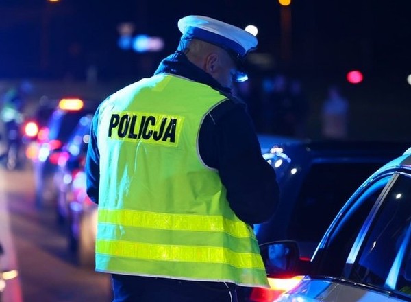 Brawurowa akcja przechodniów. Nie czekali na policję. Sami unieszkodliwili pijanego kierowcę