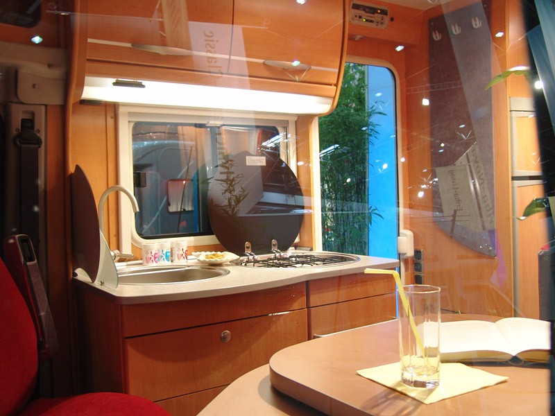Caravan Salon Düsseldorf 2007: Caddy Life i moda na nowy sezon (fotogaleria)