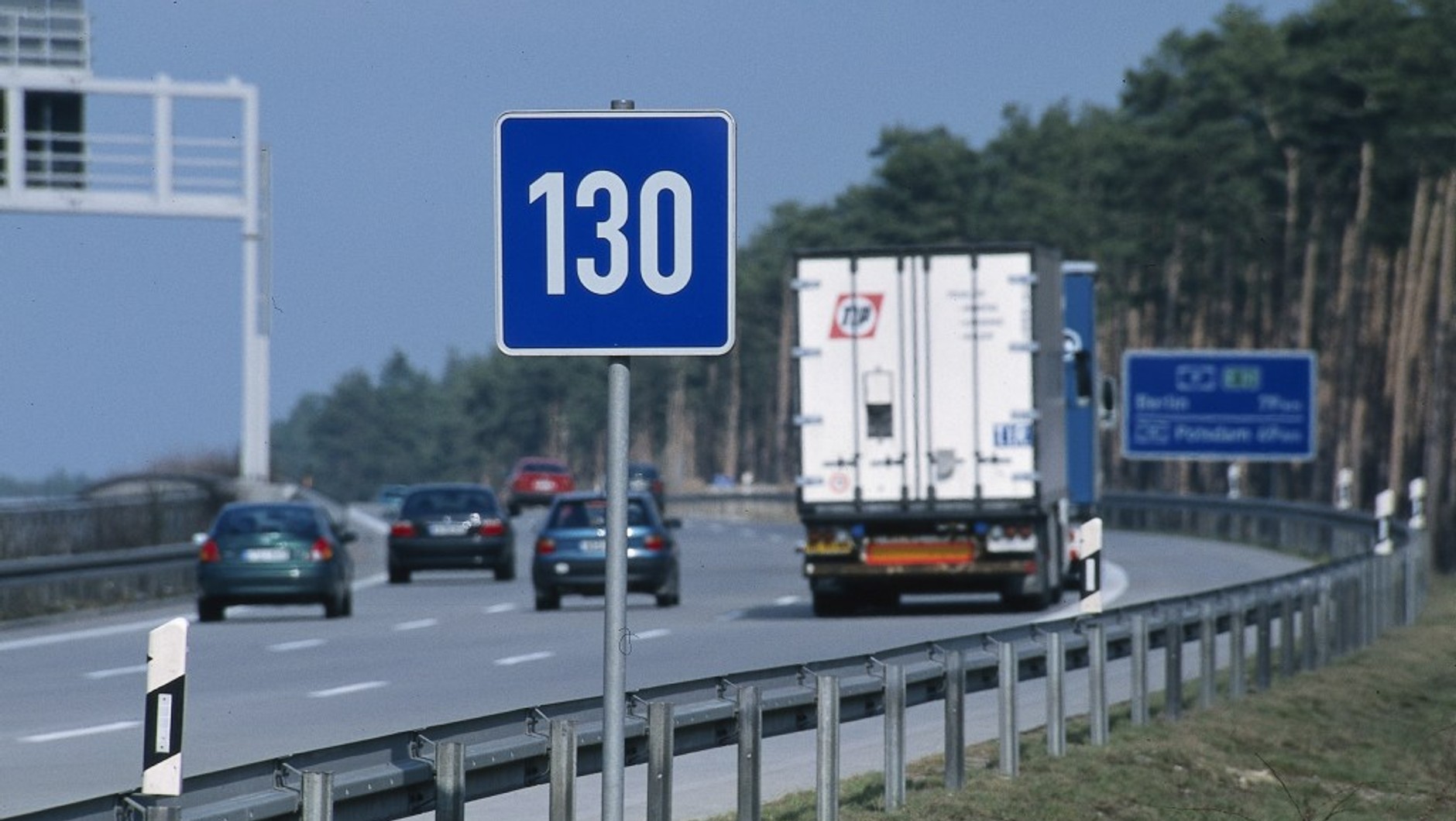 Taki znak tylko zaleca jazdę z prędkością 130 km/h
