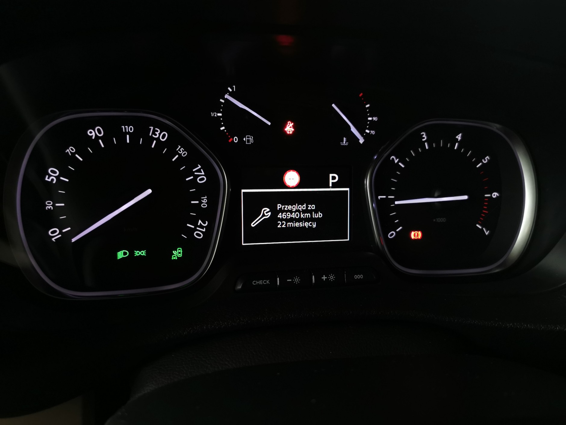 Przegląd za prawie 47 tys. km... oto wskazanie komputera pokładowego w prawie nowym samochodzie z przebiegiem 3060 km 