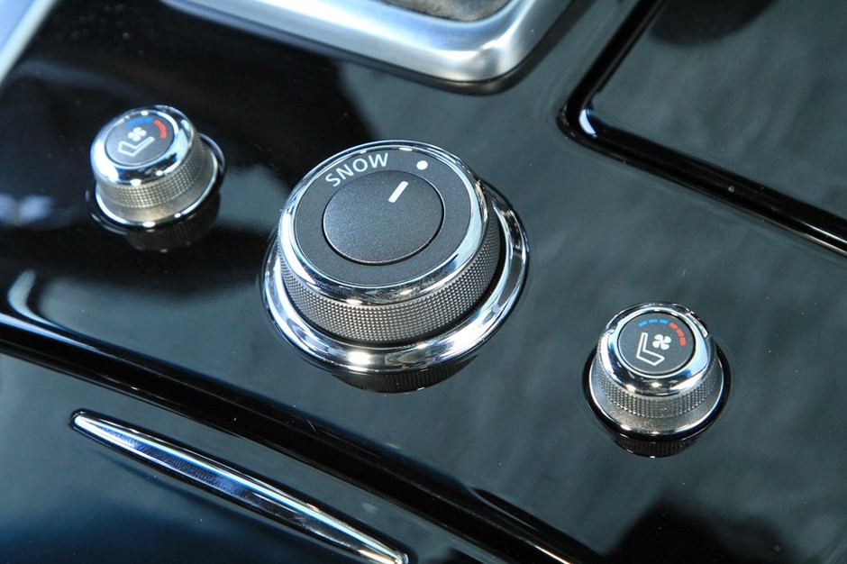 Infiniti Q70