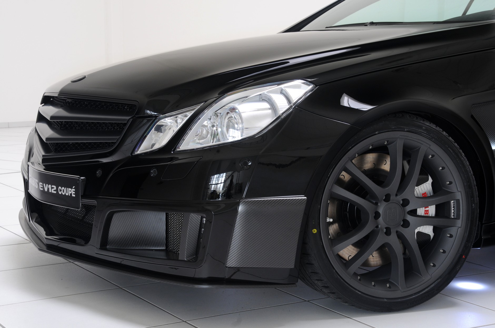 Genewa 2010: Brabus E V12 Coupe osiąga 370 km/h