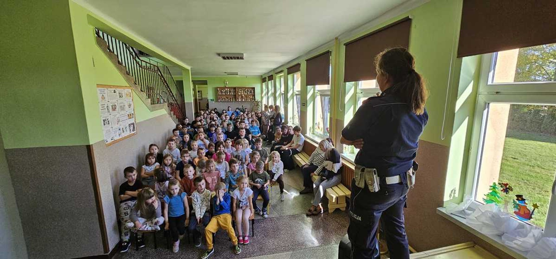 Policjanci z "drogówki przeprowadzili nietypową akcję. Rozdawali owoce