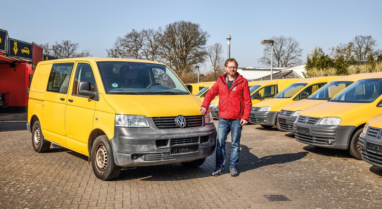 Możesz tanio kupić Volkswagena Busa, ale... będzie żółty. Czy to okazja?