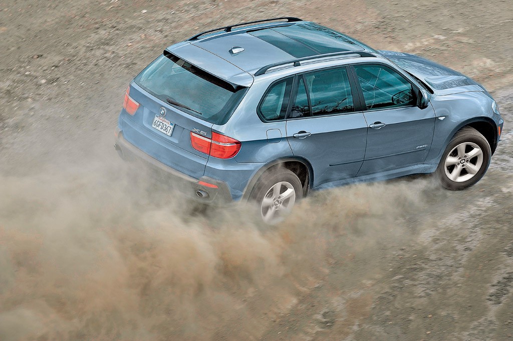 Test opon letnich w rozmiarze 255/55 R 18: jakie gumy kupić do SUV-a