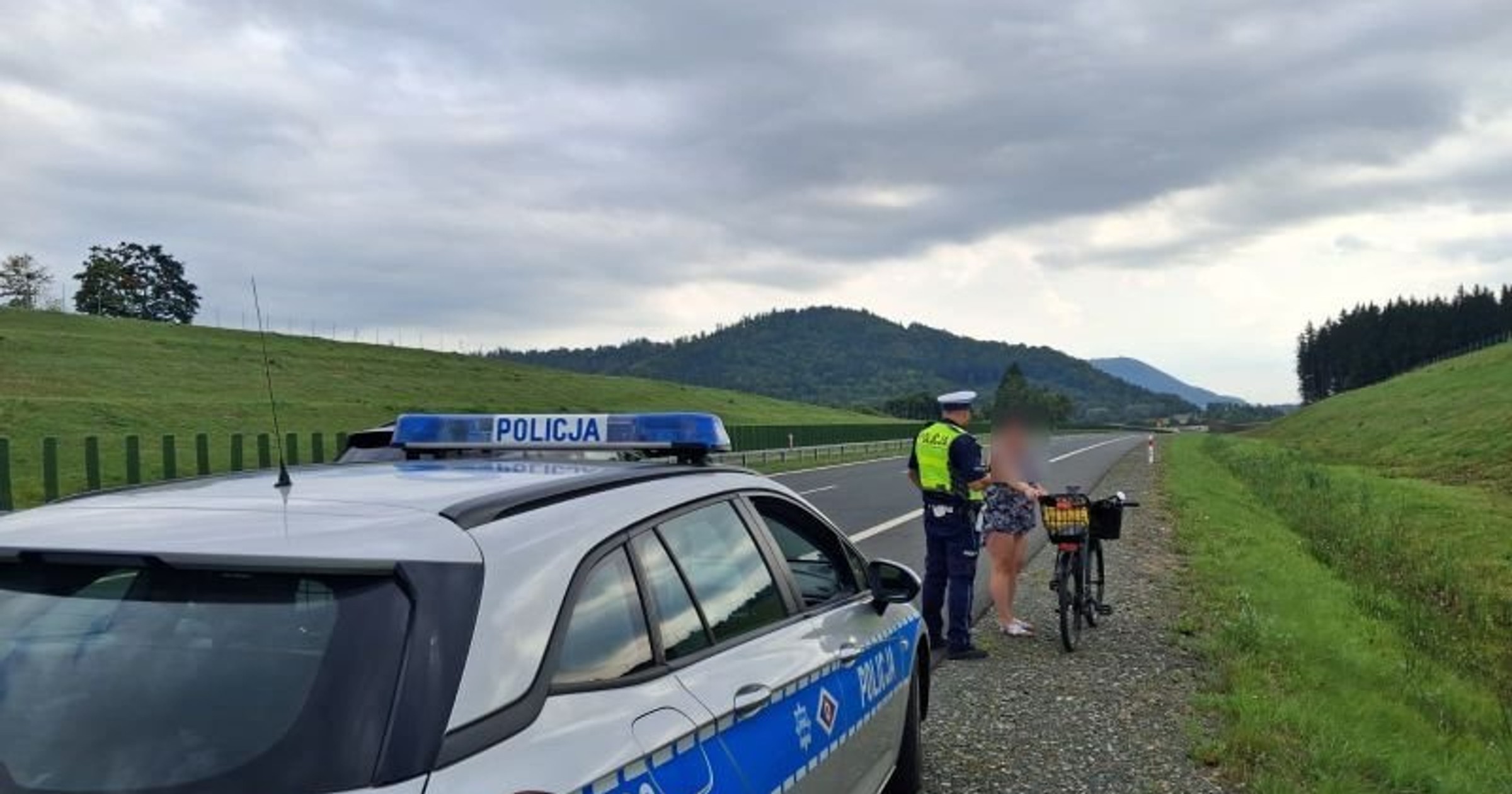 Wjechała rowerem na drogę ekspresową. Tłumaczyla się nawigacją
