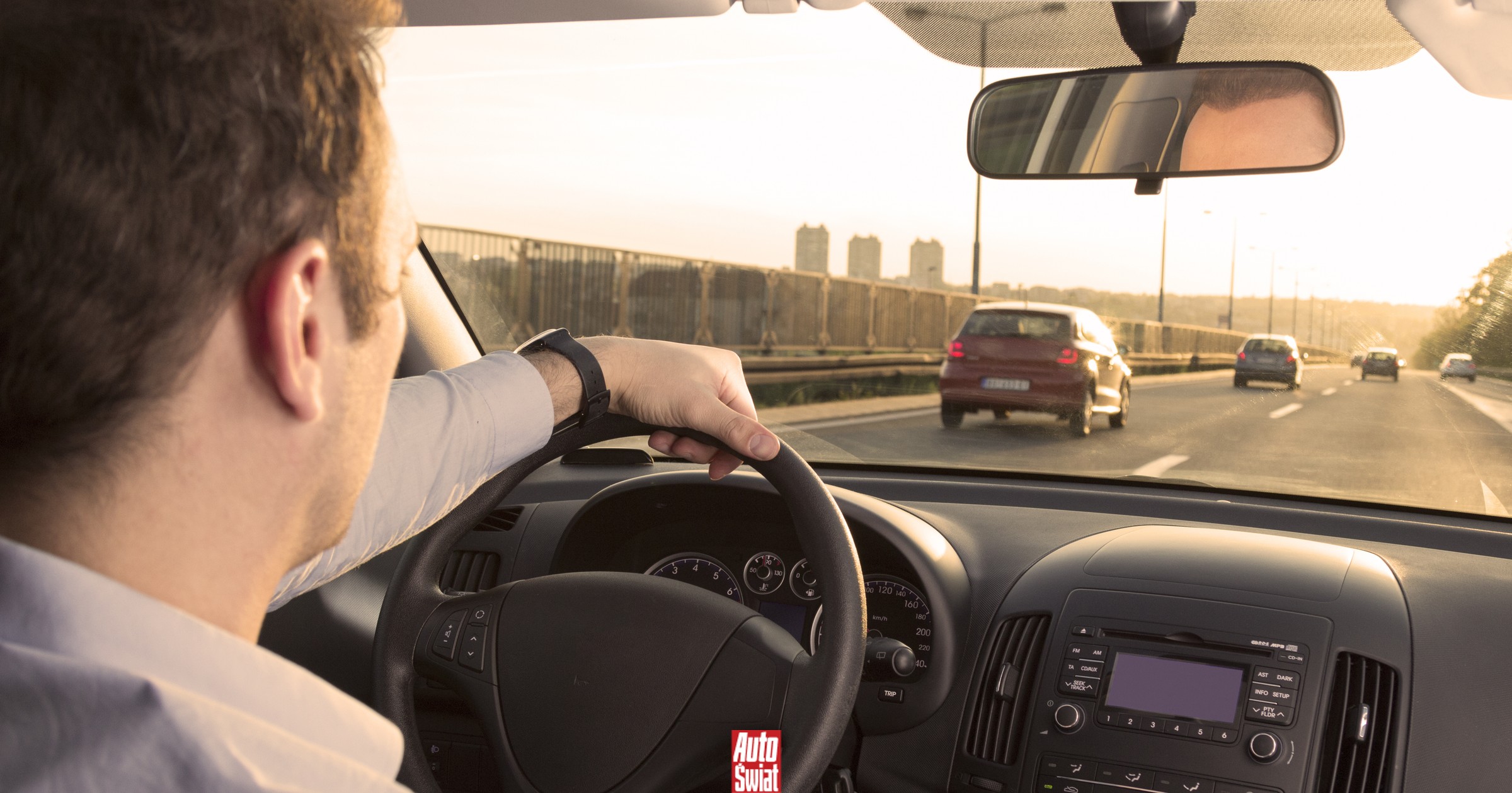 Czesi zablokują kierowcom aplikacje w telefonach. Testują nowy system