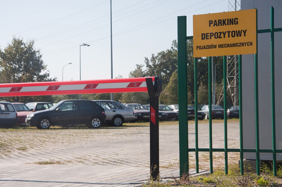 Kiedy policja i straż miejska mogą odholować auto