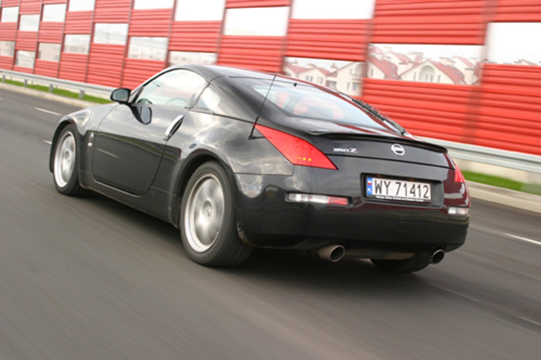 Nissan 350Z Pack - Auto do jazdy bokami