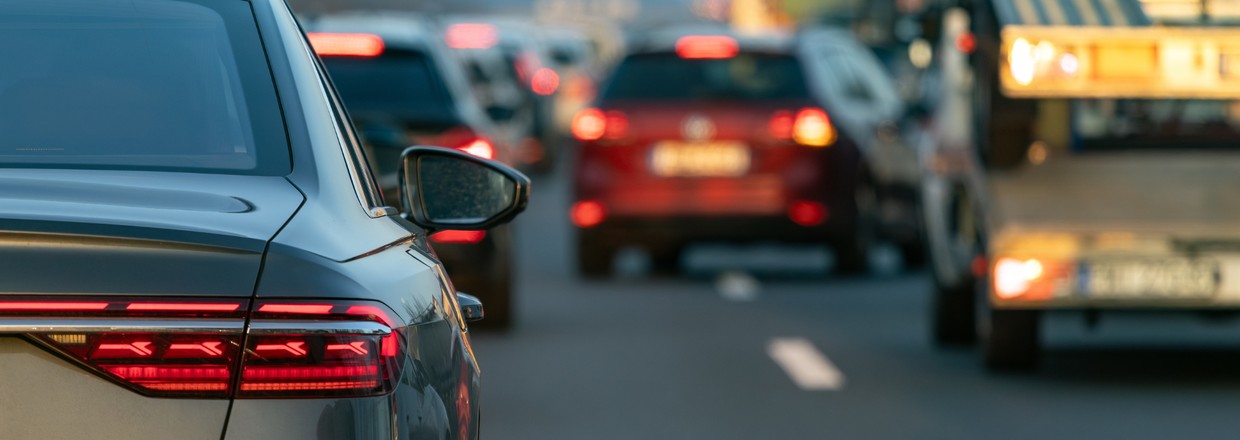 Takie tablice rejestracyjne robią furorę w Polsce. Tak dostaniesz "C0 ZJESZ"