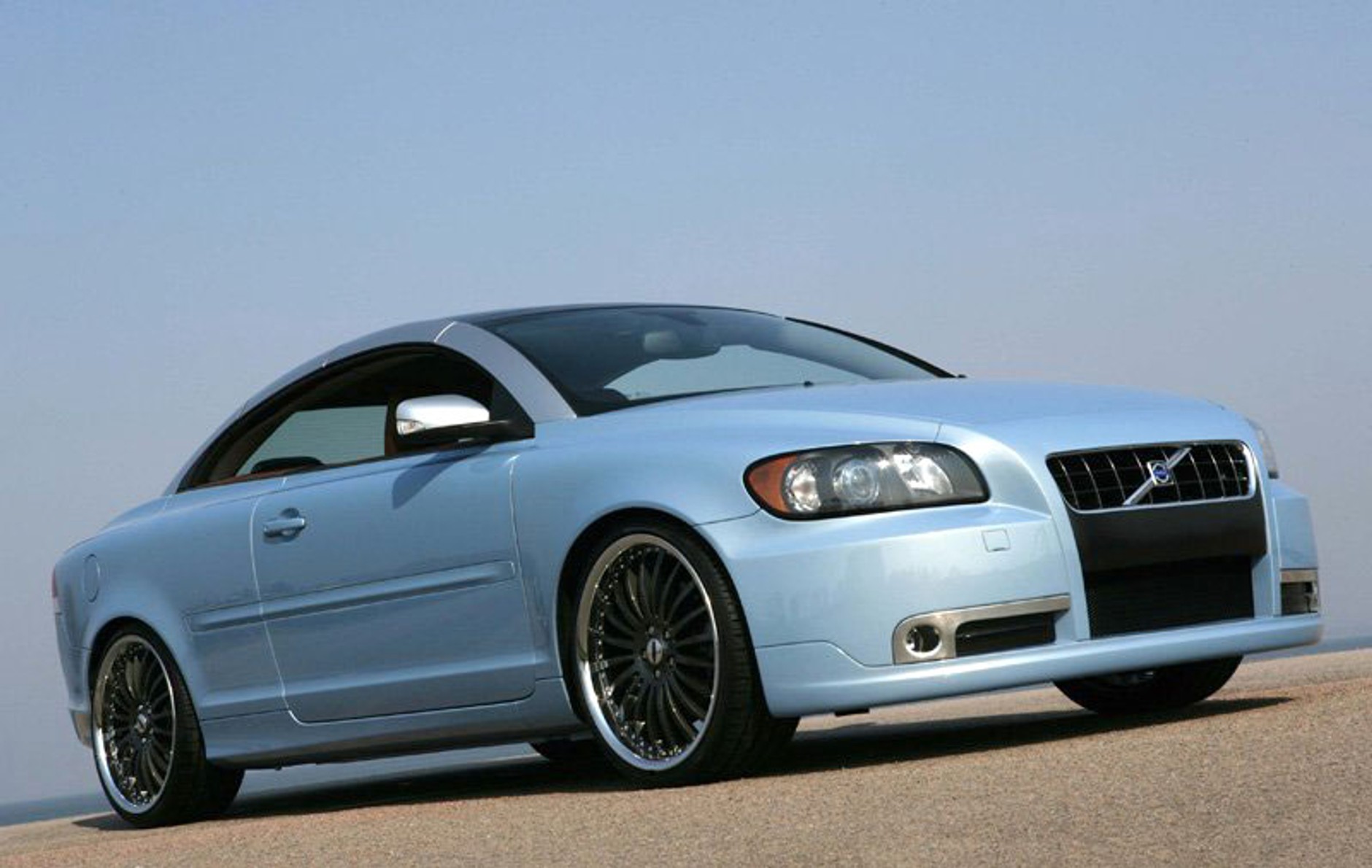 Volvo C70 Caresto Edition: coupe-kabrio z V8