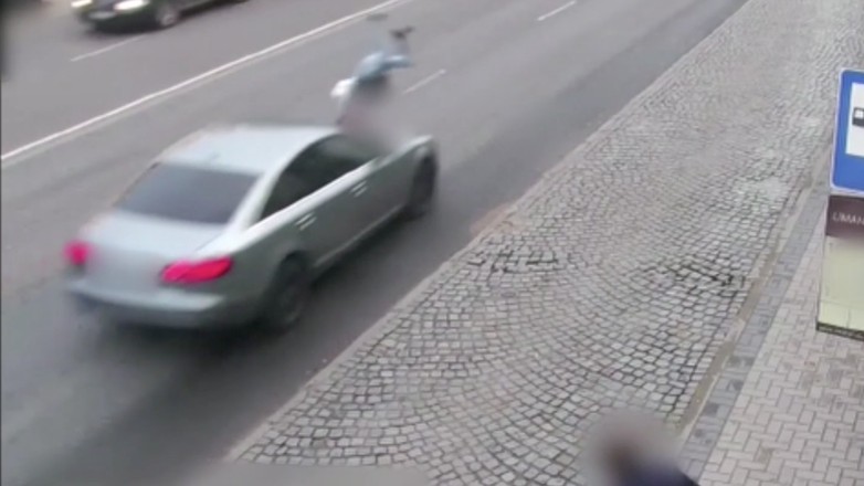 Wbiegła wprost pod jadący samochód