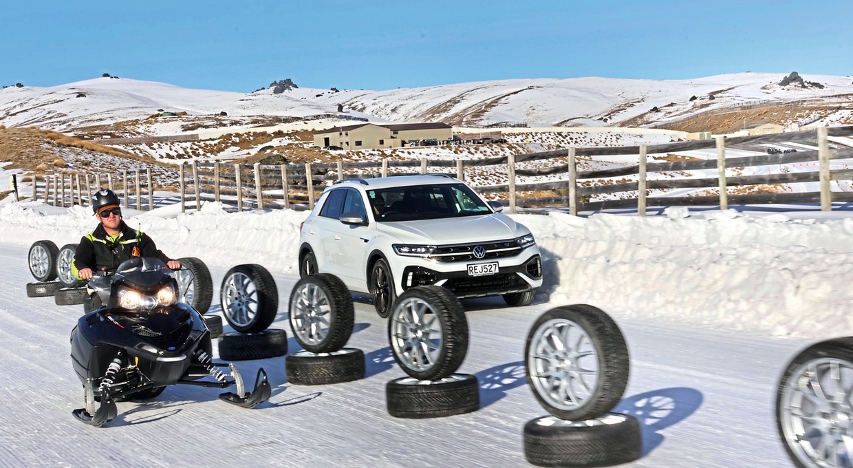 Mamy wyniki testu opon całorocznych do SUV-ów. Niektóre na śniegu wypadają lepiej niż zimówki