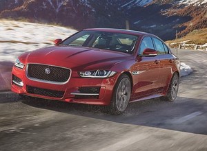 Jaguar XE z napędem 4x4: debiut w Los Angeles, w salonach na wiosnę 2016 r.