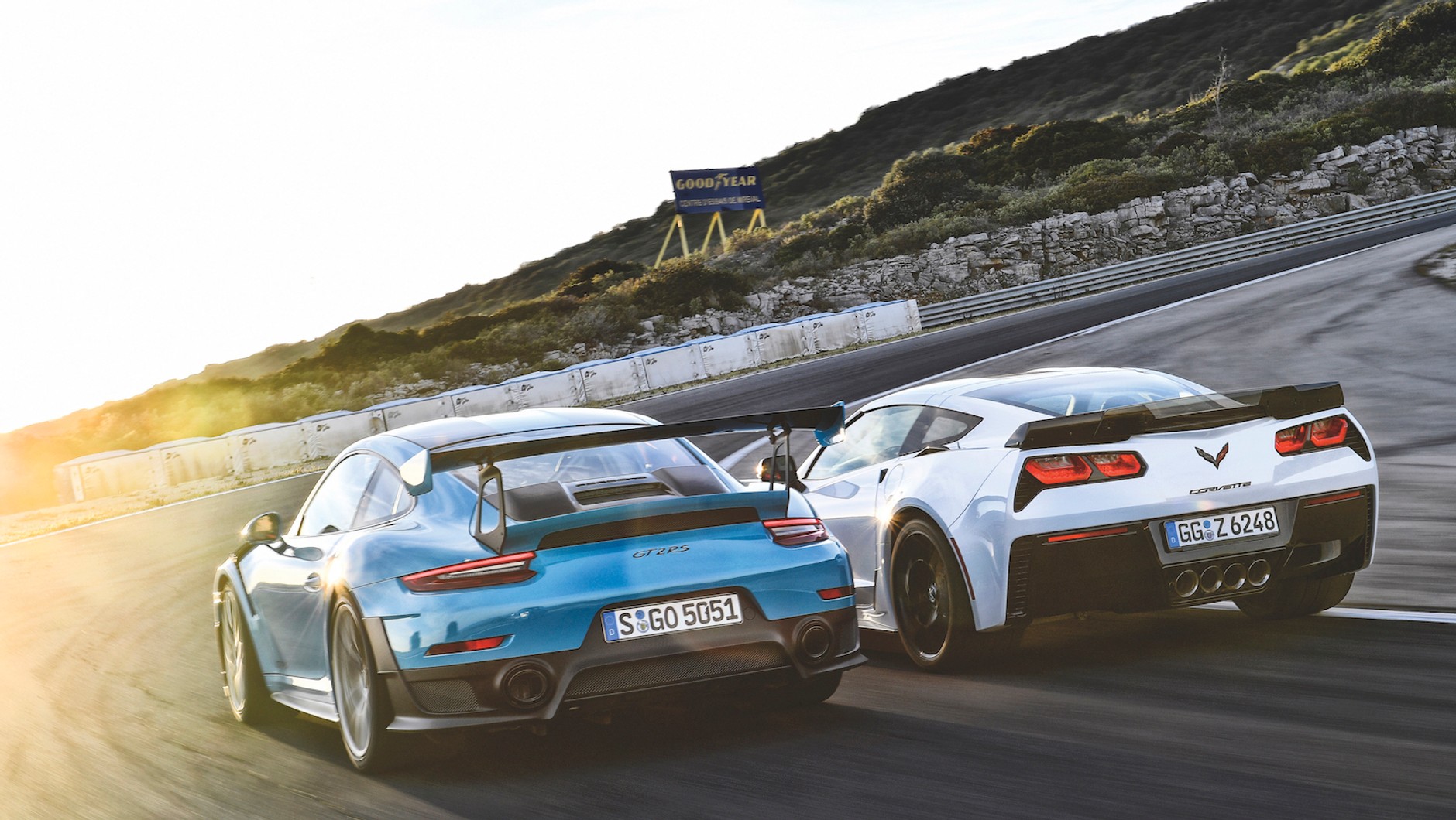 Porsche 911 GT2 RS kontra Chevrolet Corvette Z06