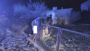 Kierowca BMW wjechał w płot i się zaczęło. Jego kartoteka szybko się zapełniła