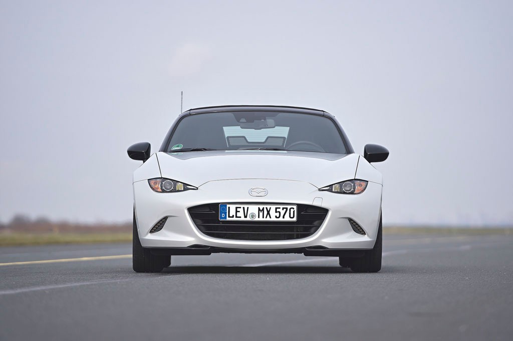 Mini Cooper Cabrio kontra Mazda MX-5 - kabriolety pełne radości