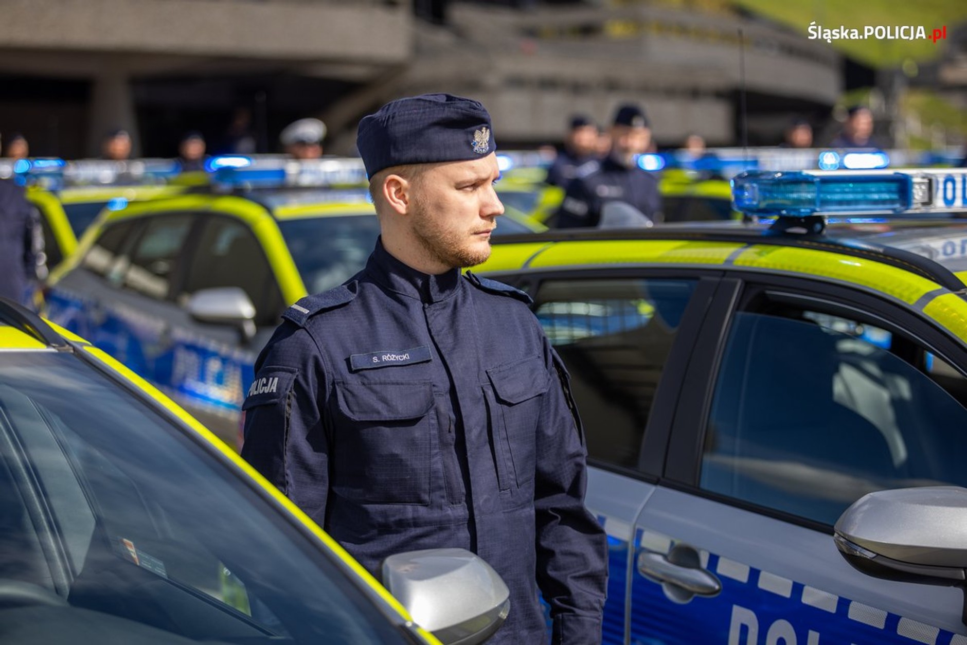 Policjanci ze Śląska dostali nowe radiowozy. Są hybrydowe