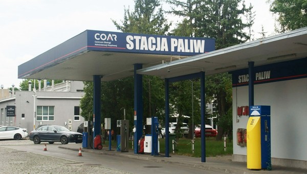 W Warszawie działa "rządowa" stacja paliw. Czy można na niej zatankować i jakie są ceny?