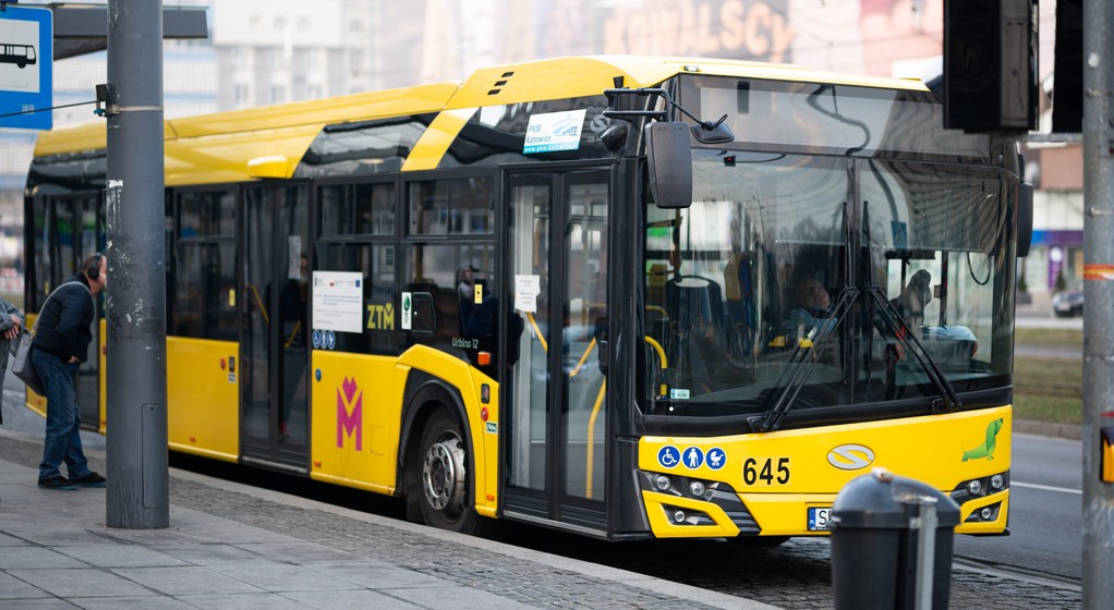 Autobus komunikacji miejskiej w Katowicach