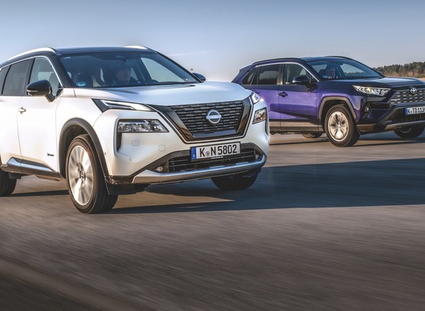 Który napęd hybrydowy jest lepszy: ten w Toyocie czy w Nissanie?